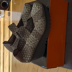 Bernie Mev lulia wedge new in box-7B